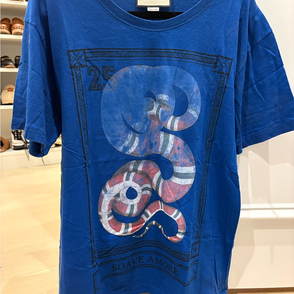Men’s Gucci royal blue short sleeve t-shirt with snake design size Large